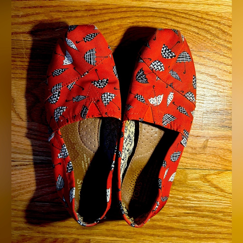 Toms- Umbrellas- Bright Orange. Size 8